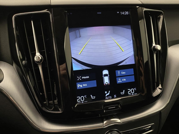 Volvo XC60 B4 AWD MOMENTUM AUT REZERVACE 2.0 Momentum