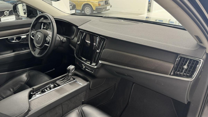 Volvo V90 CROSS COUNTRY T5 REZERVACE
