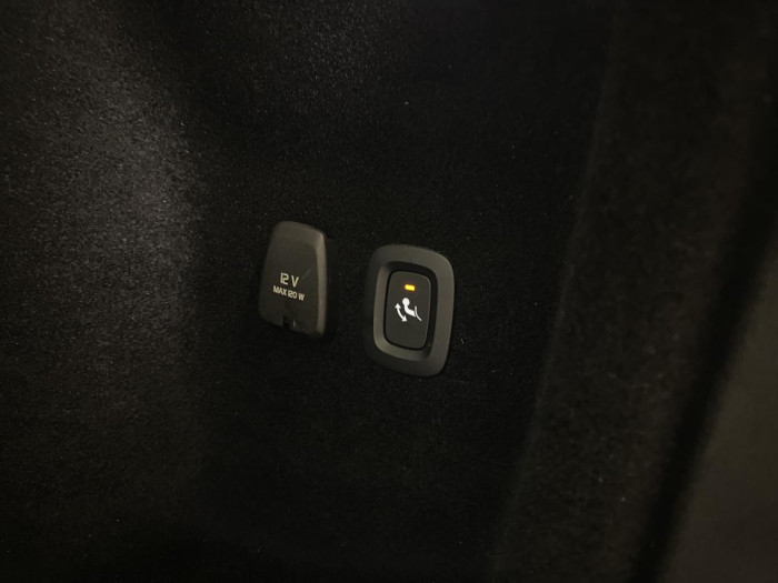 Volvo V60 T6 AWD RECHARGE REZERVACE