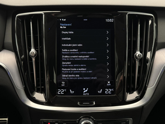 Volvo V60 B4 MOMENTUM PRO AUT CZ 1.maj. 2.0 Momentum