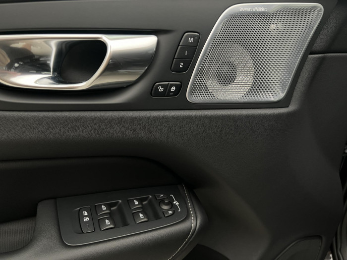 Volvo XC60 B5 AWD BLACK EDITION ULTIMATE 2.0 Edition