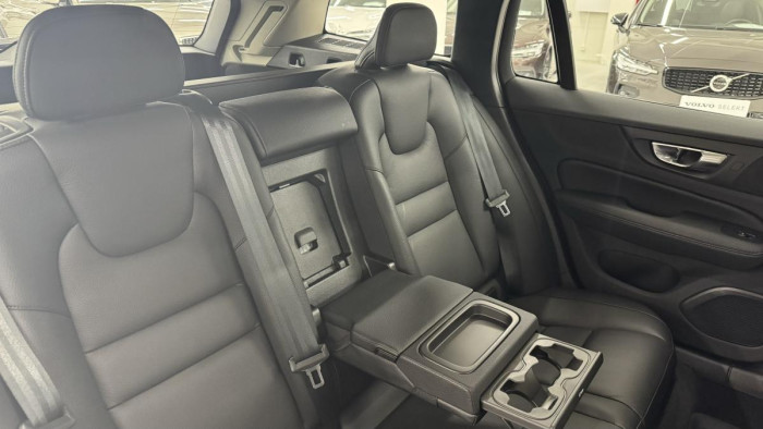 Volvo V60 CROSS COUNTRY B4 REZERVACE