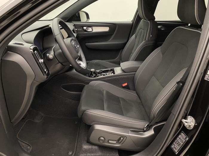 Volvo XC40 B3 DARK PLUS AUT CZ