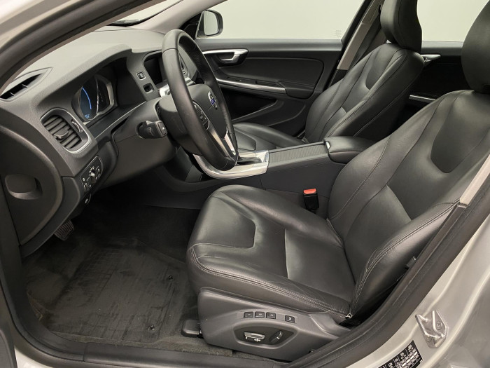 Volvo V60 D4 SUMMUM AUT NAVIGACE 2.0 d Summum