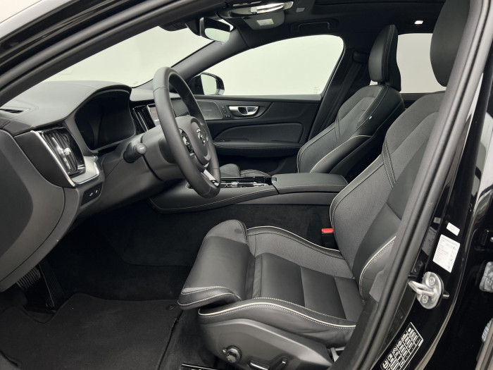 Volvo V60 T6 AWD RECHARGE ULTRA DARK AUT