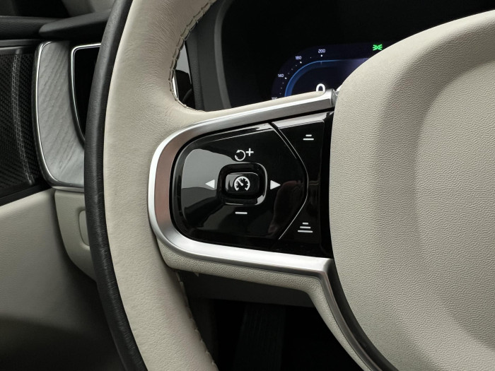 Volvo XC60 T6 AWD RECHARGE PLUS DARK AUT
