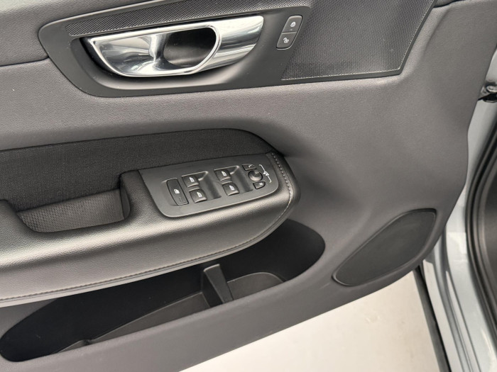 Volvo XC60 T8 AWD RECHARGE MOMENTUM 2.0 Momentum