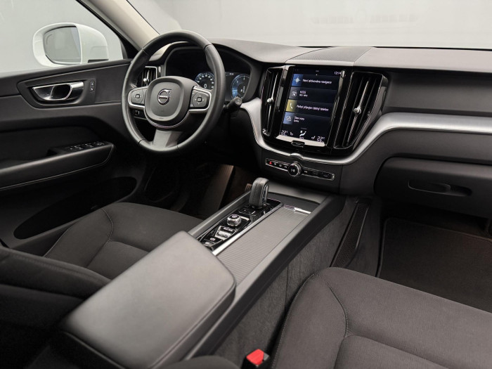 Volvo XC60 B4 AWD PLUS DARK AUT CZ