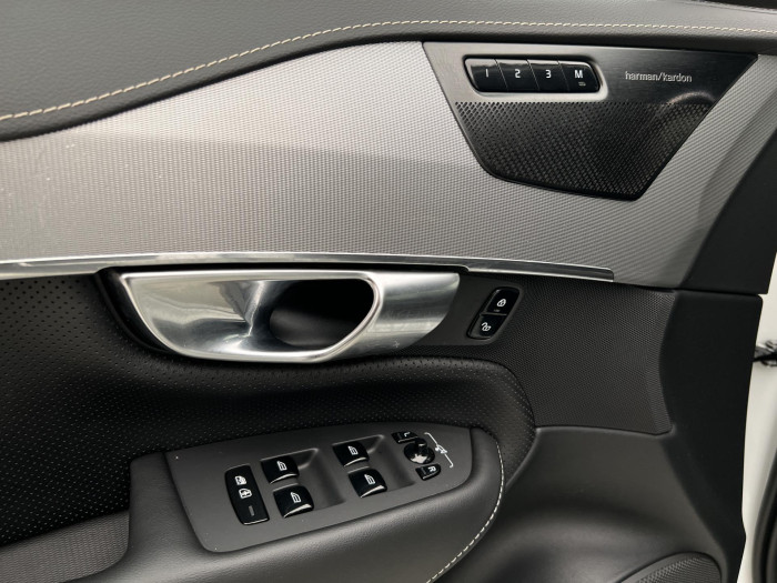 Volvo XC90 B6 AWD R-DESIGN AUT REZERVACE