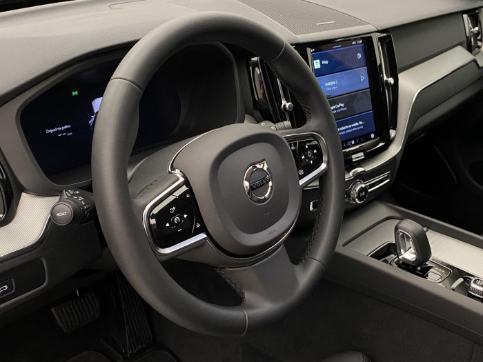 Volvo XC60 B4 AWD PLUS DARK AUT REZERVACE