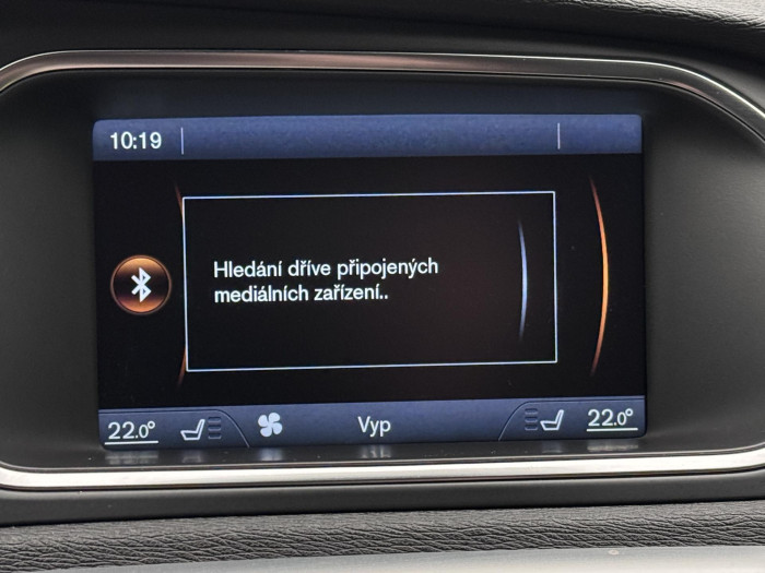 Volvo V40 CC D3 MOMENTUM AUT CZ 1.maj 2.0 d CC CC Momentum