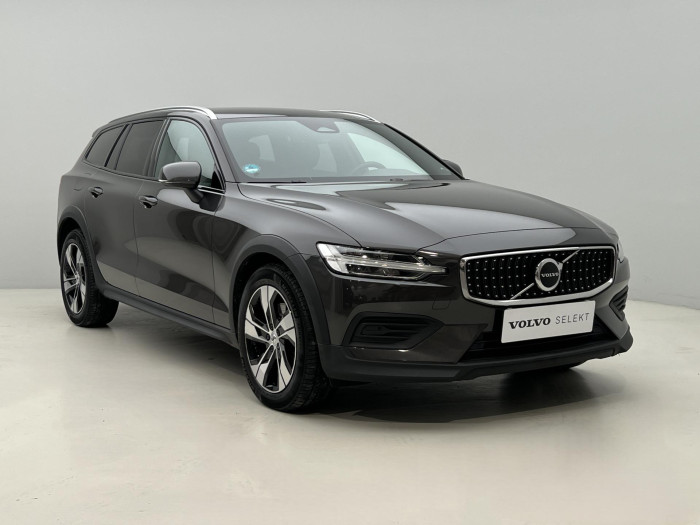 Volvo V60 CC B4 AWD PLUS AUT 1.maj.