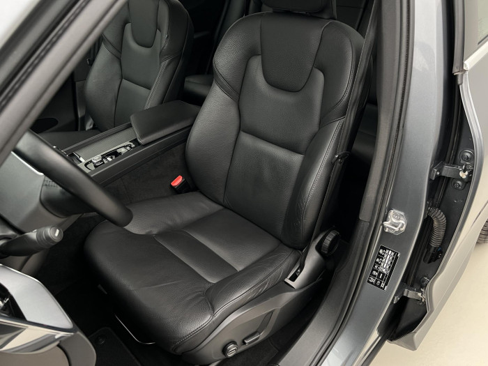 Volvo XC60 B4 AWD MOMENTUM POLESTAR AUT 2.0 Momentum