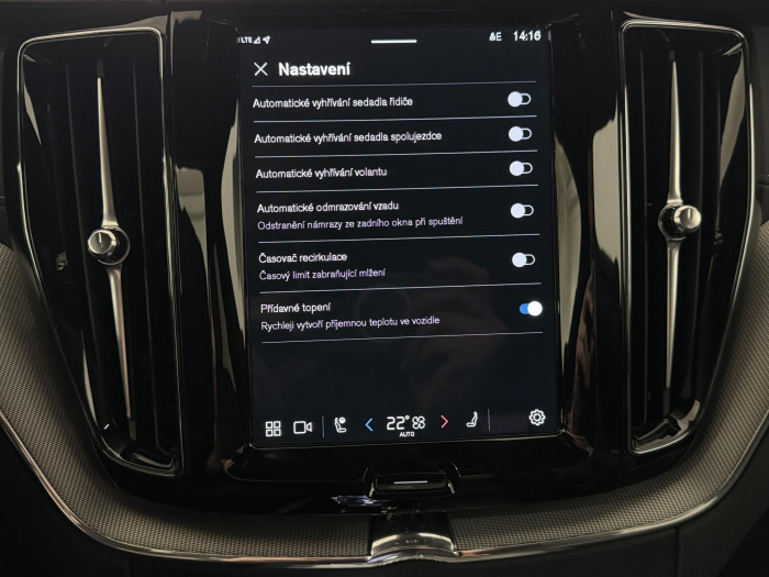 Volvo XC60 B5 AWD ULTIMATE REZERVACE