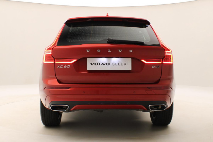 Volvo XC60 B4 AWD R-DESIGN AUT REZERVACE