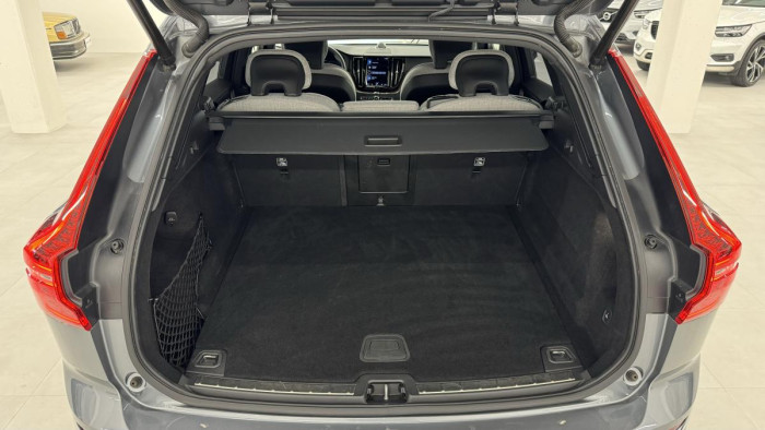 Volvo XC60 B6 AWD INSCRIPTION REZERVACE