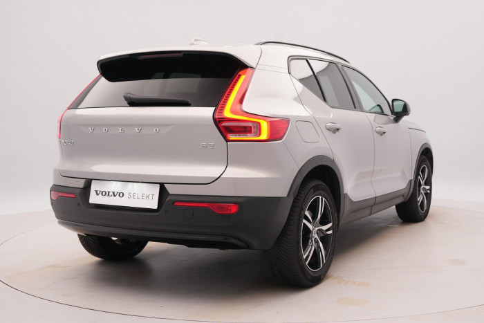 Volvo XC40 B3 PLUS DARK AUT REZERVACE