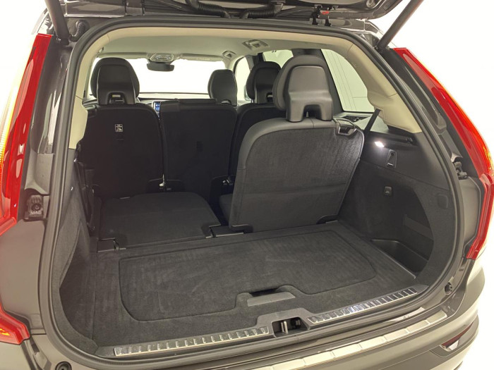 Volvo XC90 B5 AWD R-DESIGN AUT REZERVACE