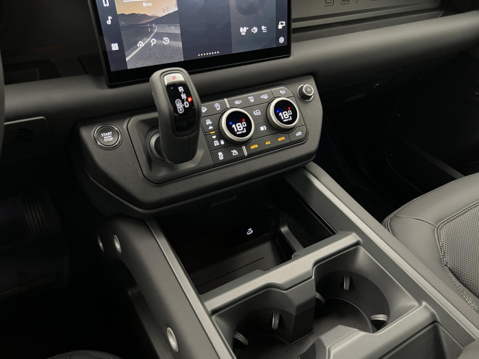 Land Rover Defender 110 D250 XDYNAMIC SE REZERVACE 3.0 d SE