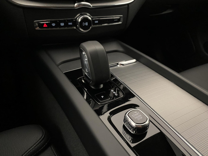 Volvo XC60 B4 AWD PLUS DARK AUT 1.maj