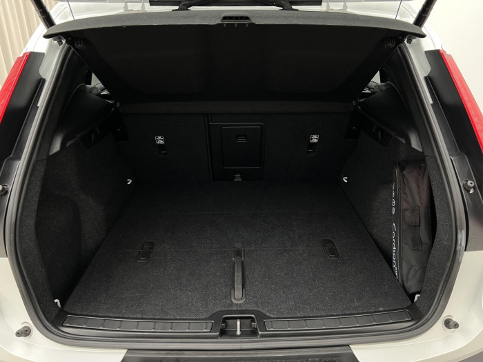 Volvo XC40 B3 ULTRA DARK AUT CZ