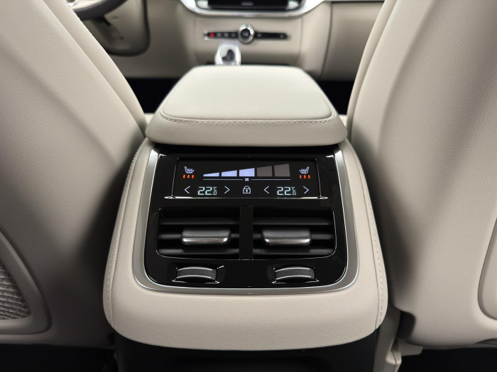 Volvo XC90 T8 AWD RECHARGE DARK PLUS 7m