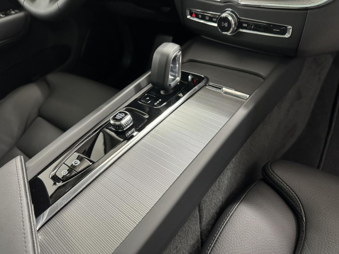 Volvo XC60 B4 AWD PLUS DARK REZERVACE 2.0 Plus