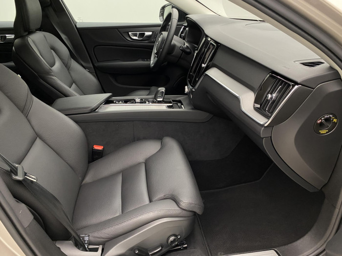 Volvo V60 B4 DARK PLUS AUT CZ