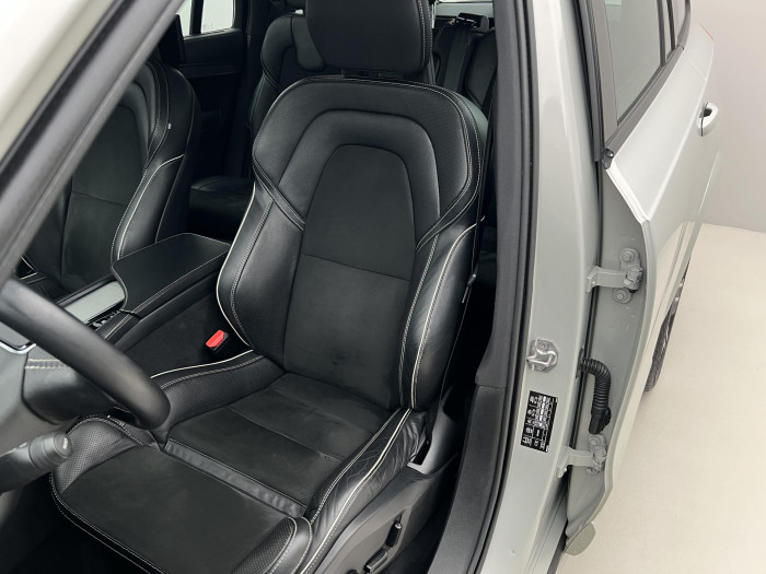 Volvo XC90 B5 AWD R-DESIGN 7MÍSTNÁ AUT CZ