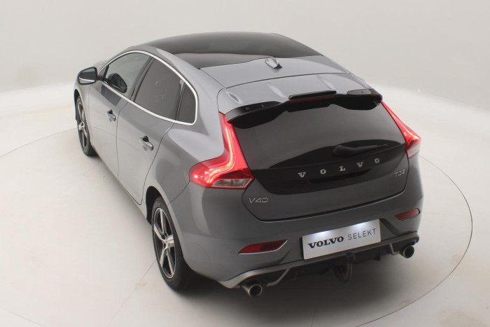 Volvo V40 T3 R-DESIGN AUT REZERVACE