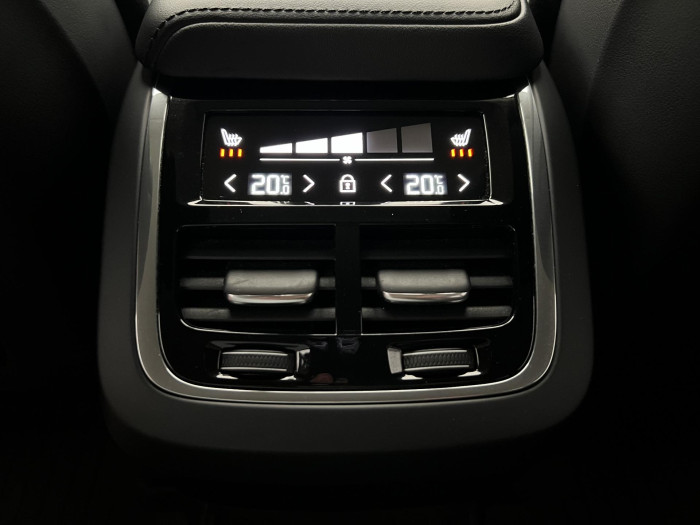 Volvo XC60 B4 AWD PLUS DARK AUT 1.maj.