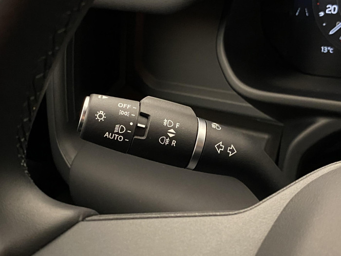 Land Rover Defender D300 SE AWD AUT CZ REZERVACE 3.0 d SE