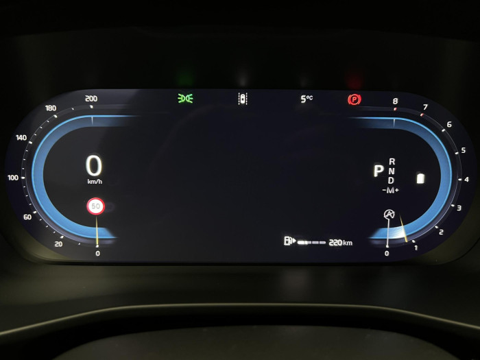 Volvo XC40 B3 PLUS DARK AUT CZ 1.maj.