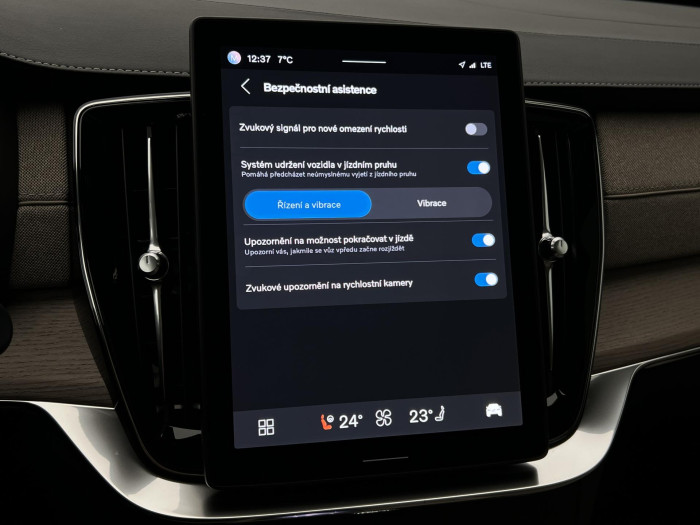 Volvo XC90 B5 AWD ULTRA BRIGHT 7MÍST CZ