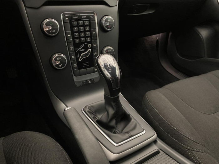 Volvo V40 T2 NEZÁVISLÉ TOPENÍ REZERVACE