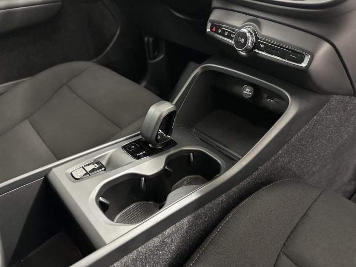 Volvo XC40 T2 CORE AUT REZERVACE
