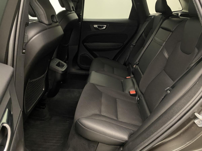 Volvo XC60 B4 AWD MOMENTUM REZERVACE 2.0 Momentum