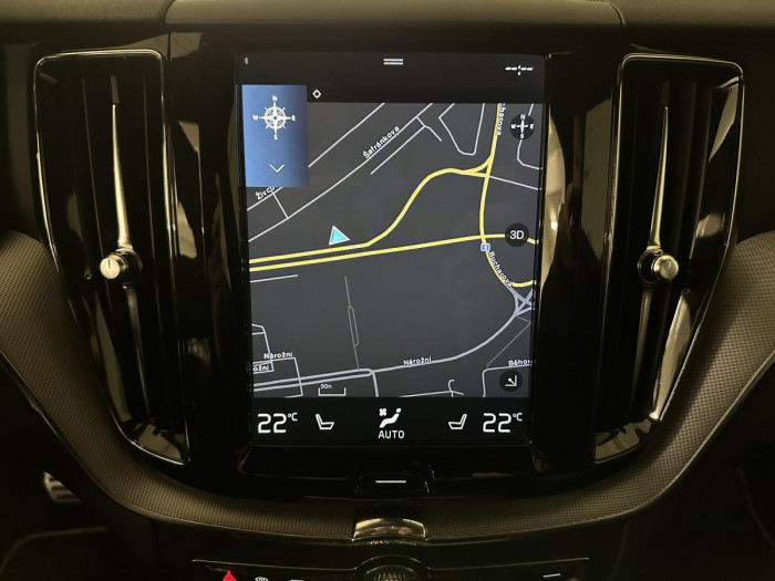 Volvo XC60 D5 AWD R-DESIGN AUT REZERVACE 2.0 d