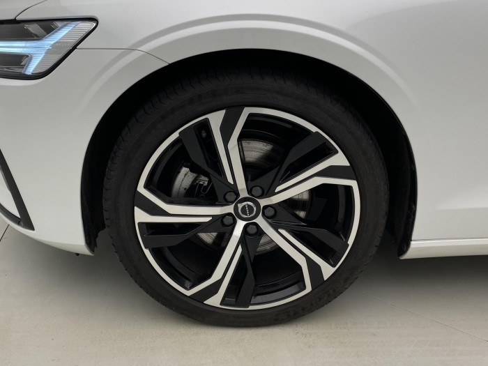 Volvo V60 B4 DARK PLUS AUT REZERVACE