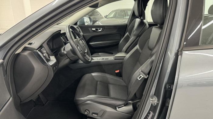 Volvo XC60 D4 AWD MOMENTUM REZERVACE 2.0 d Momentum