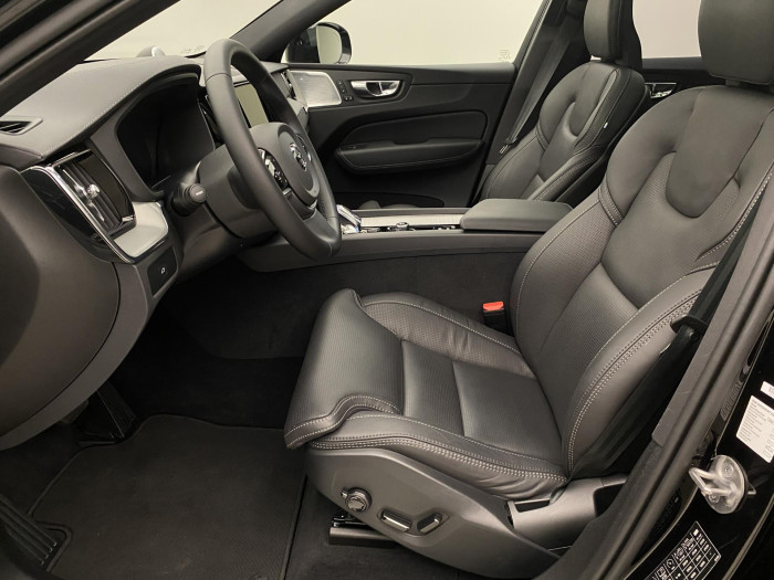 Volvo XC60 B5 AWD BLACK EDITION AUT 1.maj 2.0 Edition