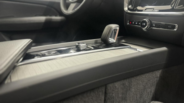 Volvo V60 B4 CROSS COUNTRY REZERVACE