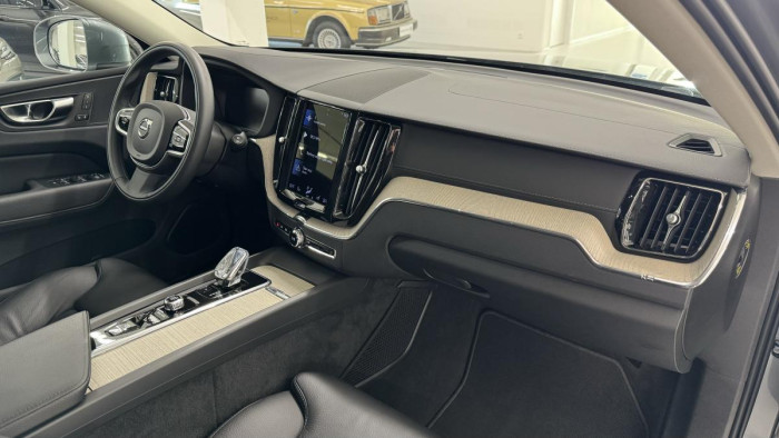 Volvo XC60 B5 AWD INSCRIPTION REZERVACE