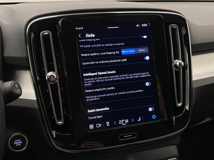 Volvo XC40 B3 DARK PLUS REZERVACE