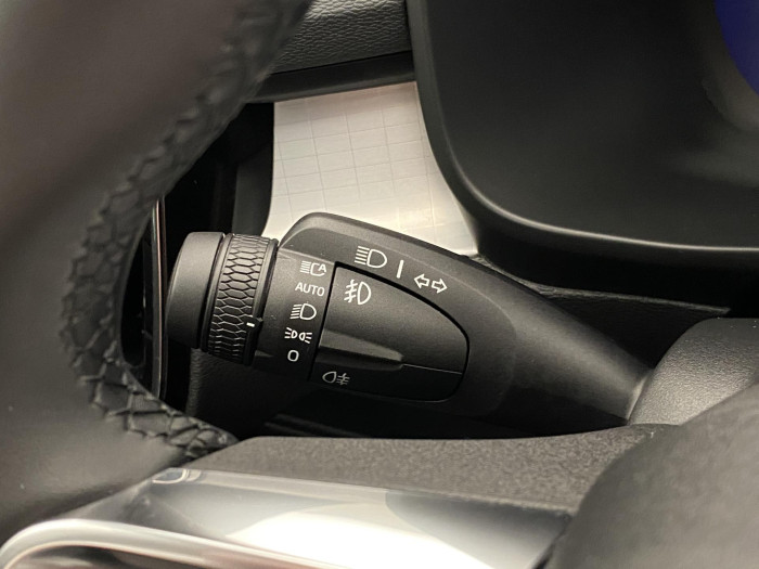 Volvo XC40 B3 DARK PLUS AUT CZ