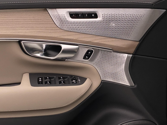 Volvo XC90 T8 AWD RECHARGE DARK ULTRA 7m