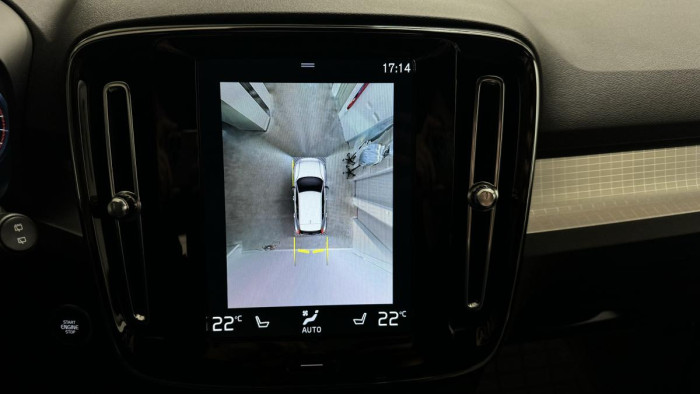 Volvo XC40 B4 MOMENTUM REZERVACE 2.0 Momentum