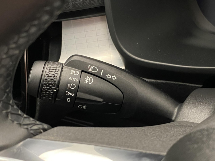 Volvo XC40 B3 DARK PLUS AUT CZ