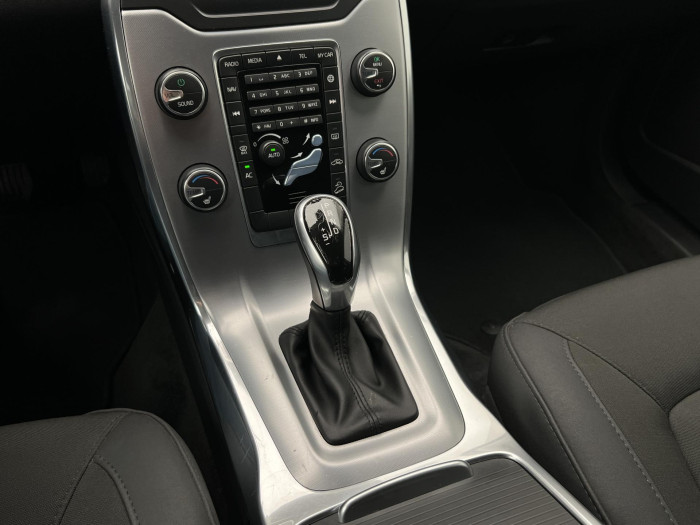 Volvo XC70 D4 AWD NAVIGACE AUT CZ 2.4 d