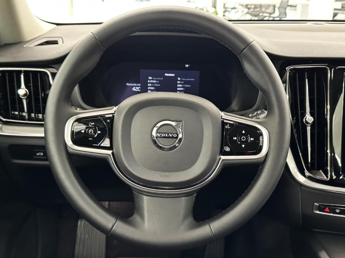 Volvo V60 CROSS COUNTRY B4 REZERVACE